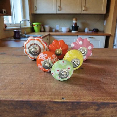 6 db-os vintage stíkusú porcelán bútorgomb szett